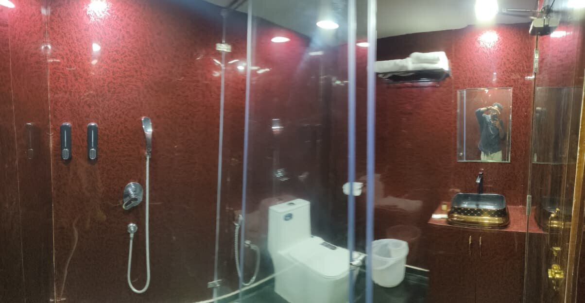 Glass shower bathroom