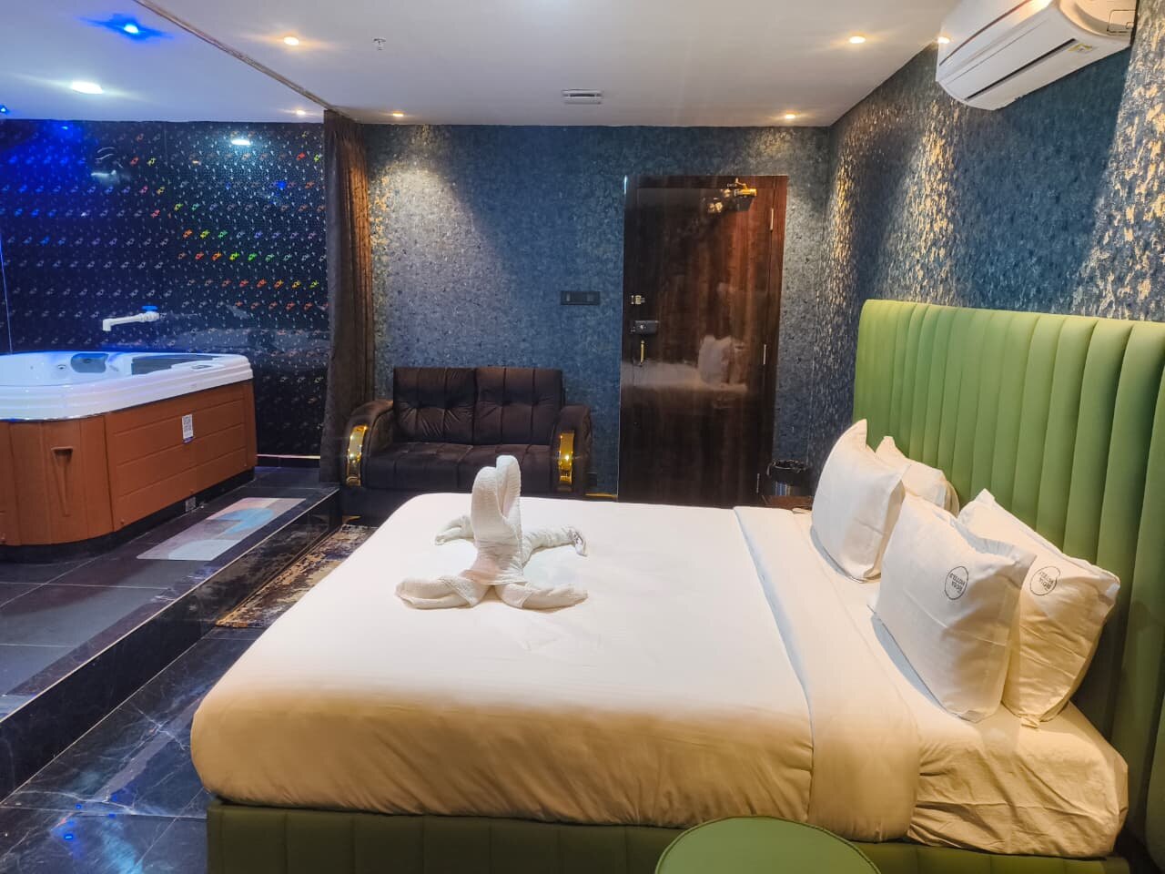 Jacuzzi Suite with mood lighting