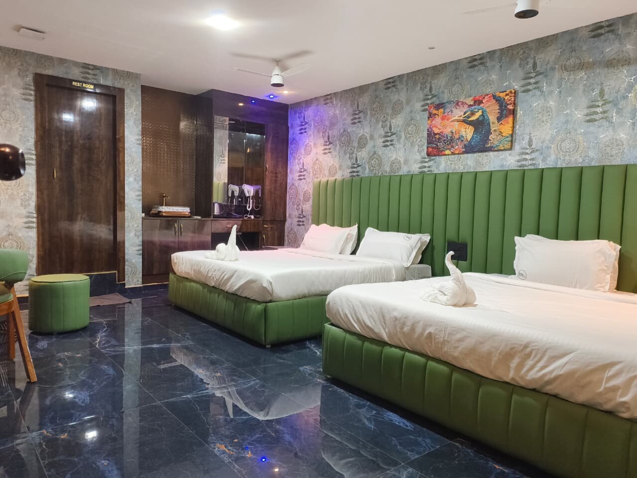 Family Twin Suite — twin beds
